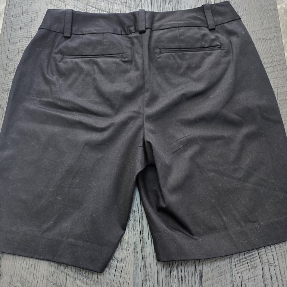 Ann Taylor Black CURVY Women's Bermudas Shorts (Size :8) - Picture 4 of 5